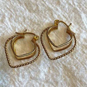 10k yellow gold, 3-D heart earrings
